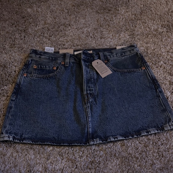 Levi’s skirt - Picture 1 of 2